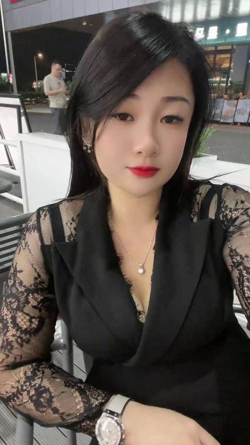 国模大尺度人体艺术摄影的相关介绍