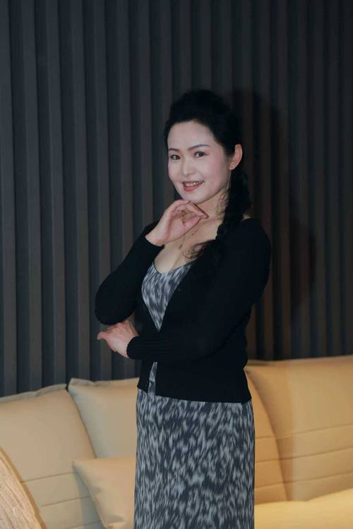 江亚洲少妇的相关介绍