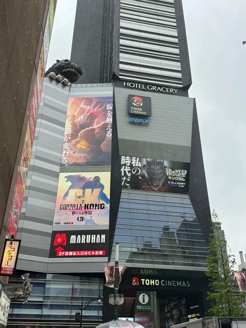 一边摸一边舔受不了了的相关介绍
