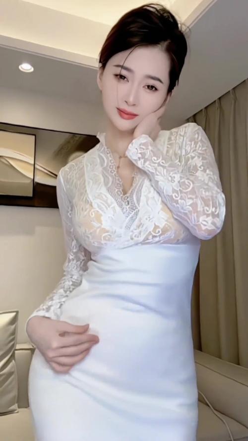 抱着美女老师操的相关介绍