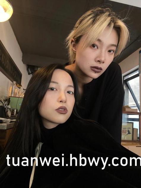 精品二区偷拍少妇在线的相关介绍