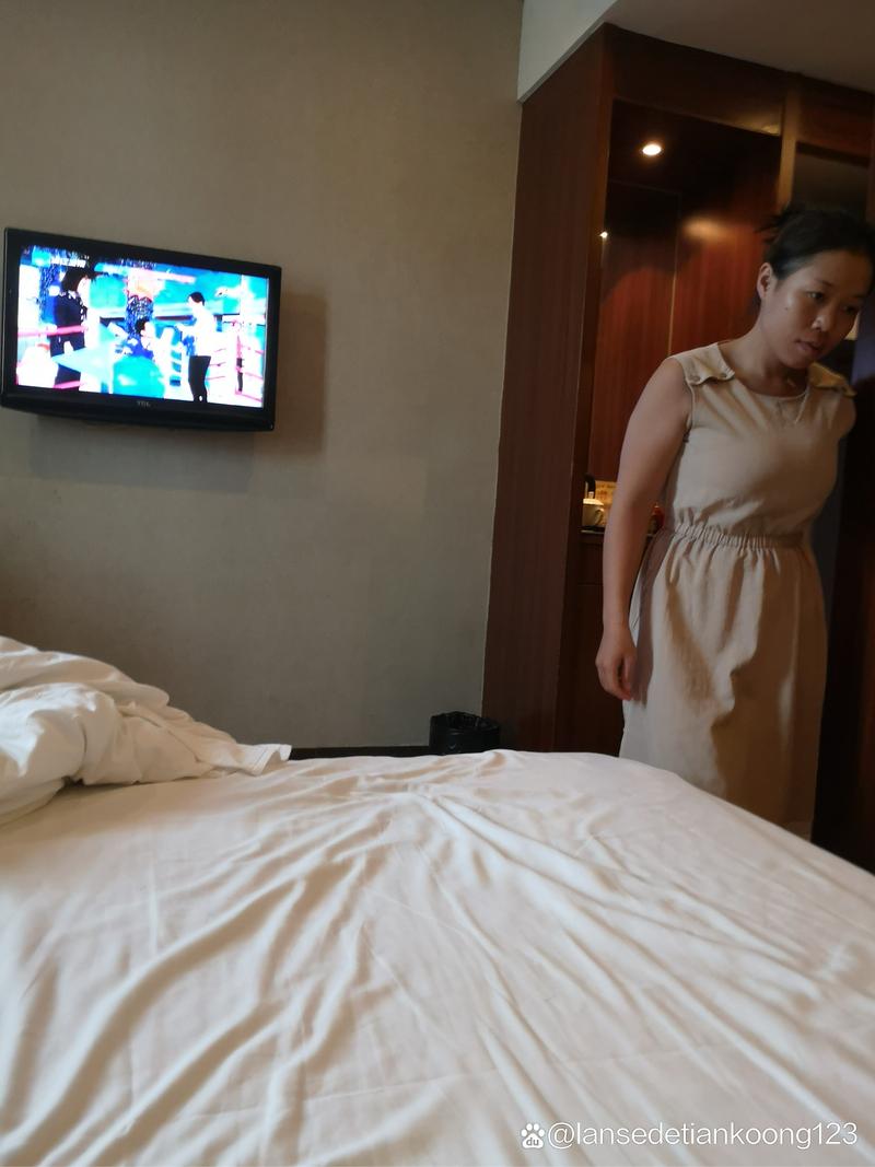 免费看美女18的相关介绍