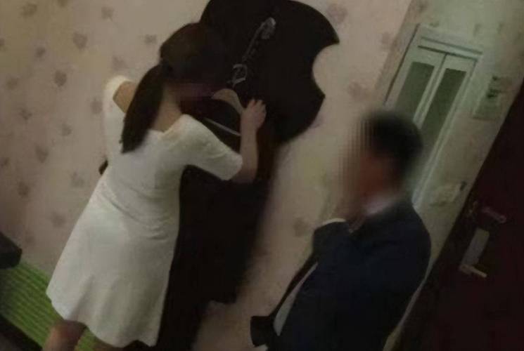av 黑丝的相关介绍
