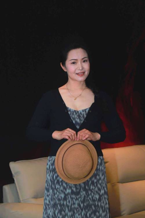 爆操美女老师完整版的相关介绍