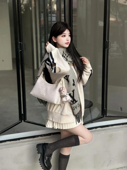 国产精品美女久久久久av毛片的相关介绍
