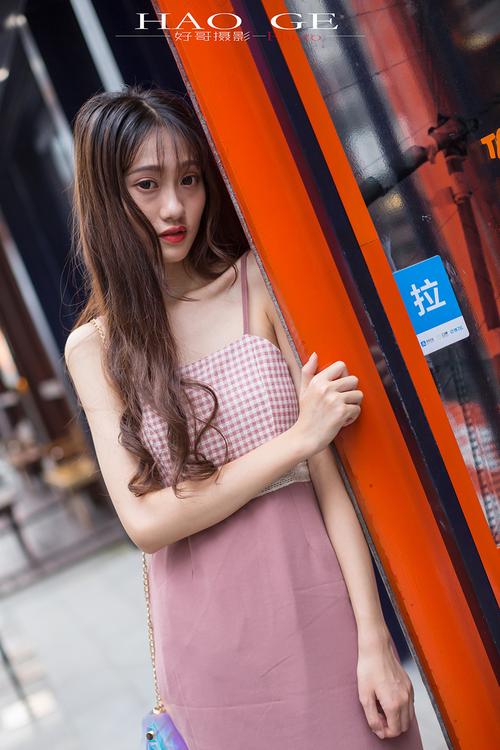 一边摸下一边的相关介绍