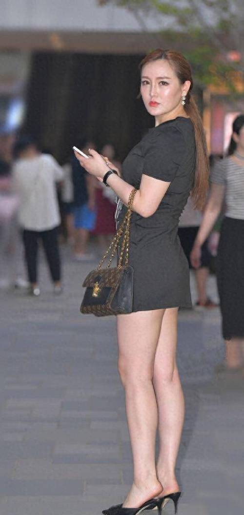 久久亚洲av综合悠悠色的相关介绍