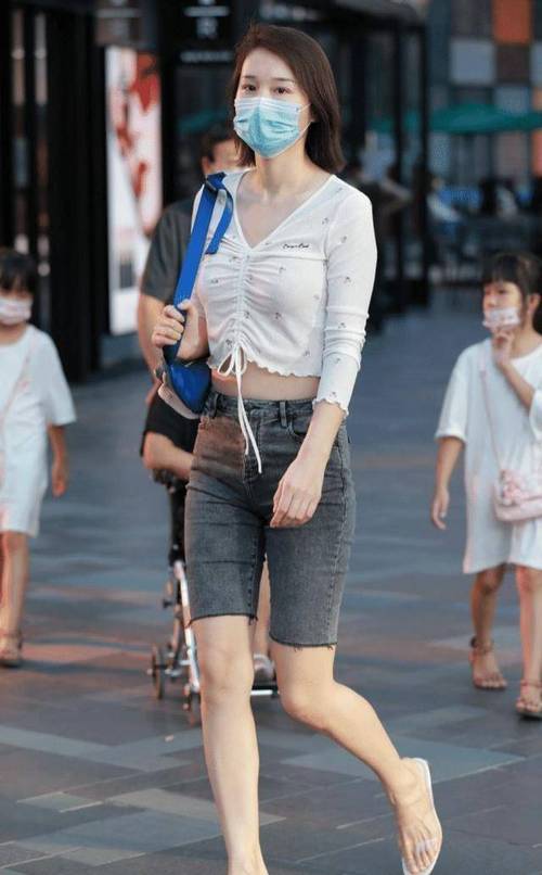 操老师骚b的相关介绍