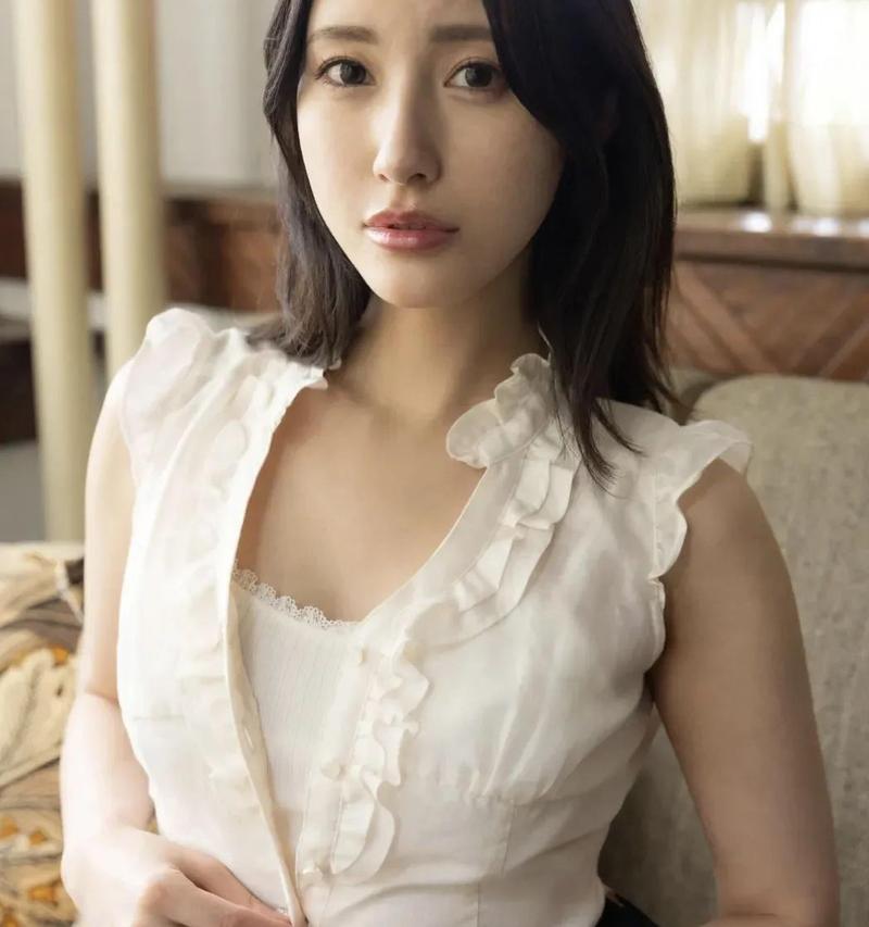 搭讪骚熟女国产av的相关介绍