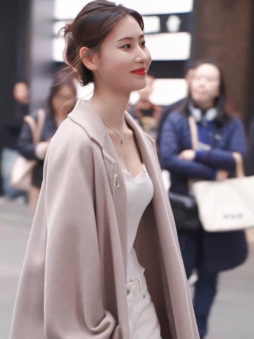 丰满人妻啪啪的相关介绍