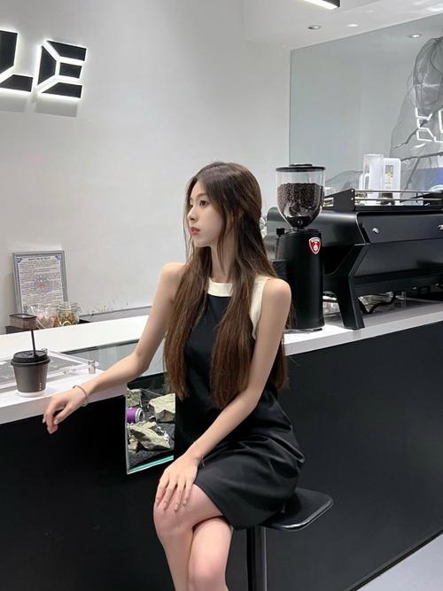 我操老师的小逼的相关介绍